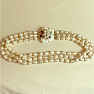 Pearl choker necklace